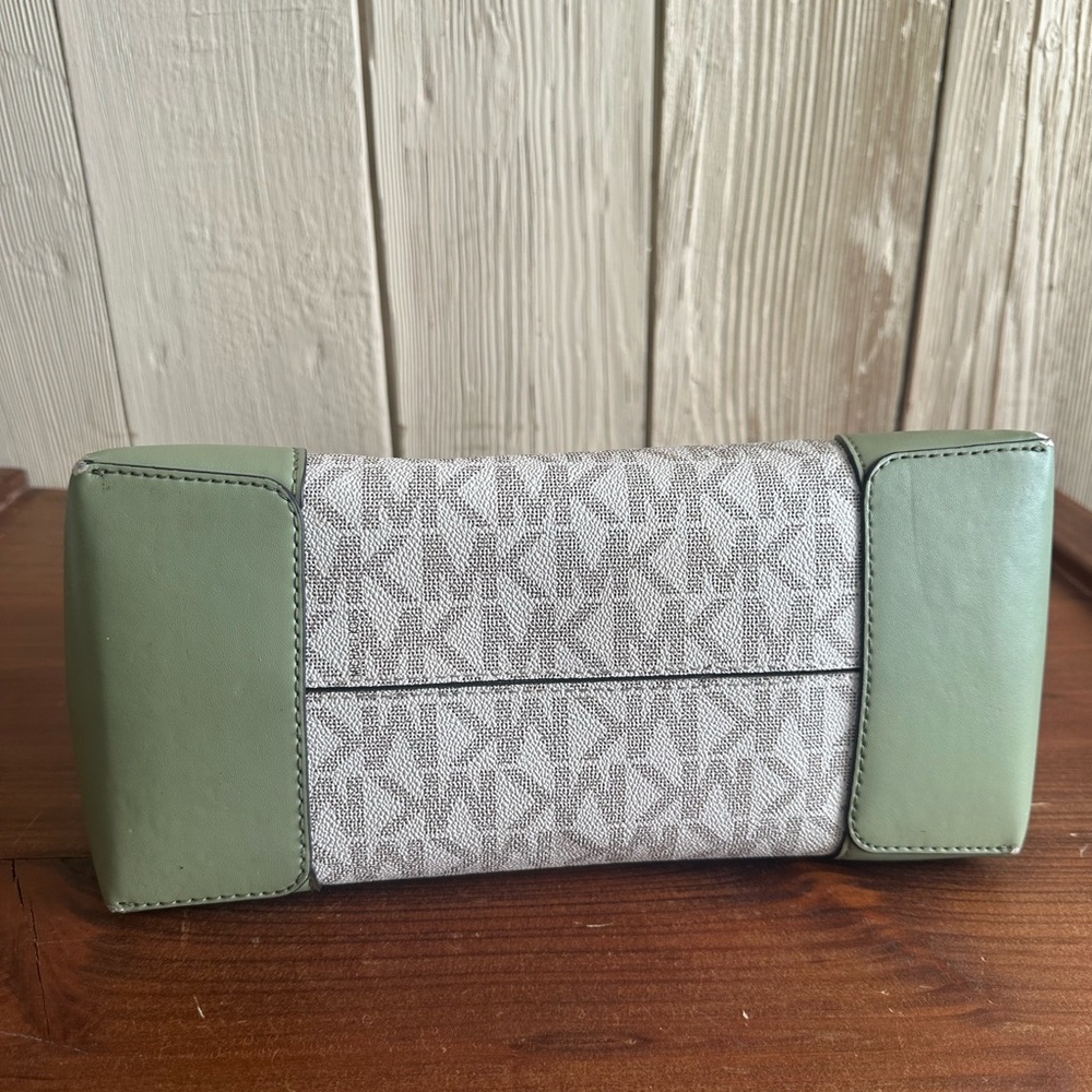 Michael Kors Mercer Gallery Medium Logo Tote Vanilla & Sage Green EUC - Picture 7 of 13